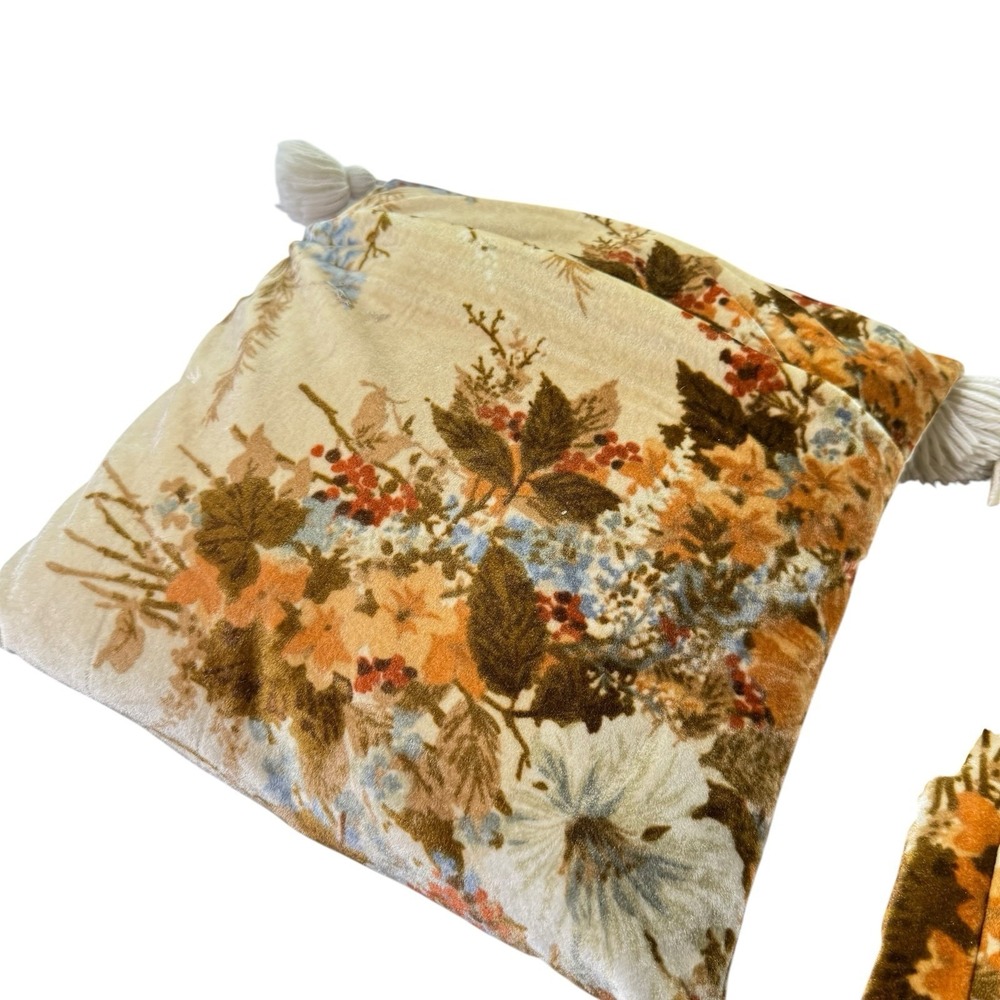 Vintage 1978 Warner Fabric Corp Floral Velvet Tassel Throw Pillows Set of 4 - Picture 2 of 13